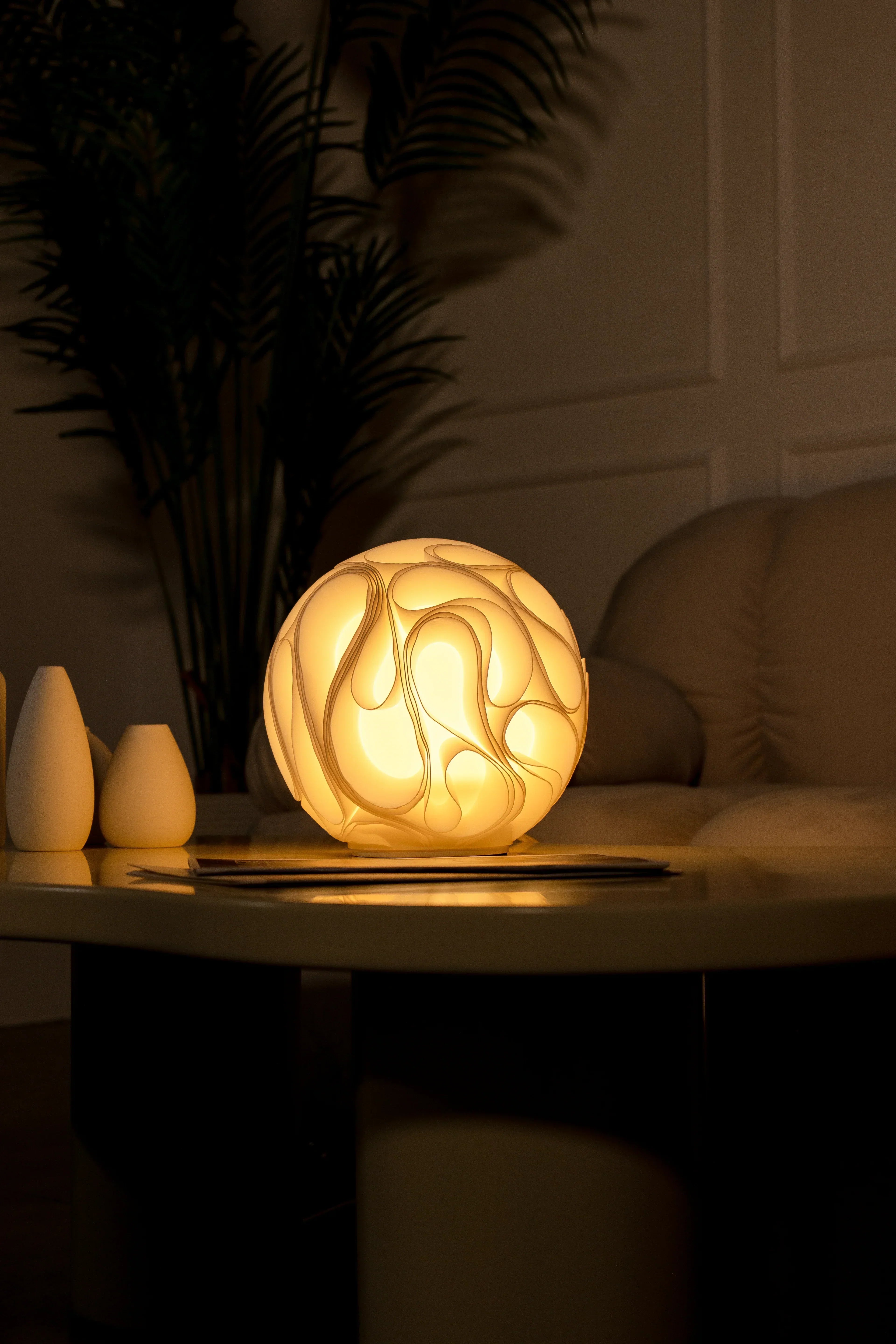 O1 Gravity Sculpted Lamp