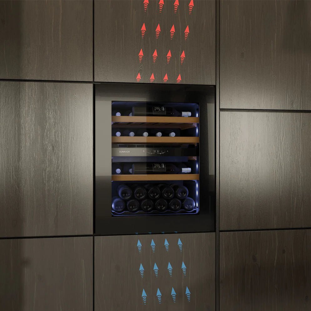 Design wijnkoelkast voor inbouw of onderbouw met wifi, push2open en massief beukenhouten leggers.