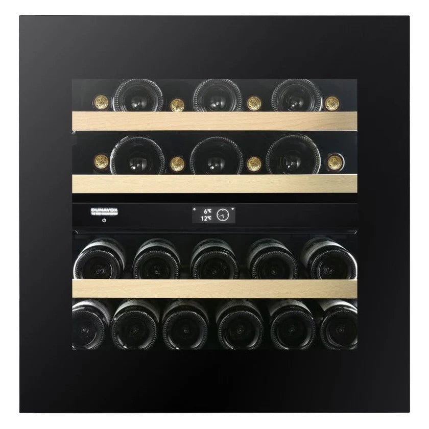 Zwarte wijnklimaatkast met push-to-open technologie en twee koelzones. Met touchscreen en geschikt voor champagneflessen.