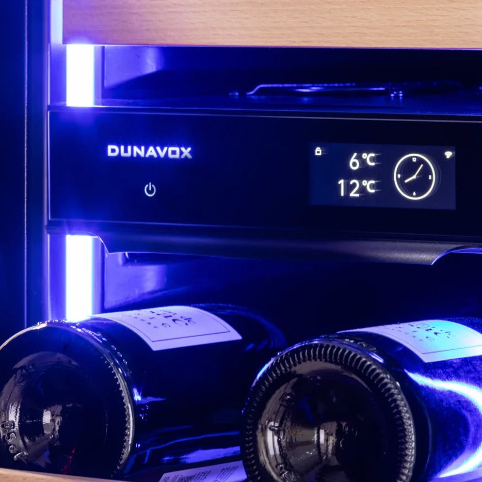 Wijnklimaatkast zwart met 2 zones. Geschikt voor 17 flessen met Touchscreen display voor bediening + Wifi functie. dunavox flow