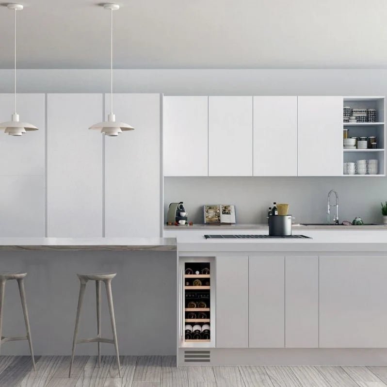 Een wijnklimaatkast met 2 zones in de kleuren zwart, mat zwart en zilver van dunavox. Geschikt voor 17 flessen, inbouw en onderbouw.