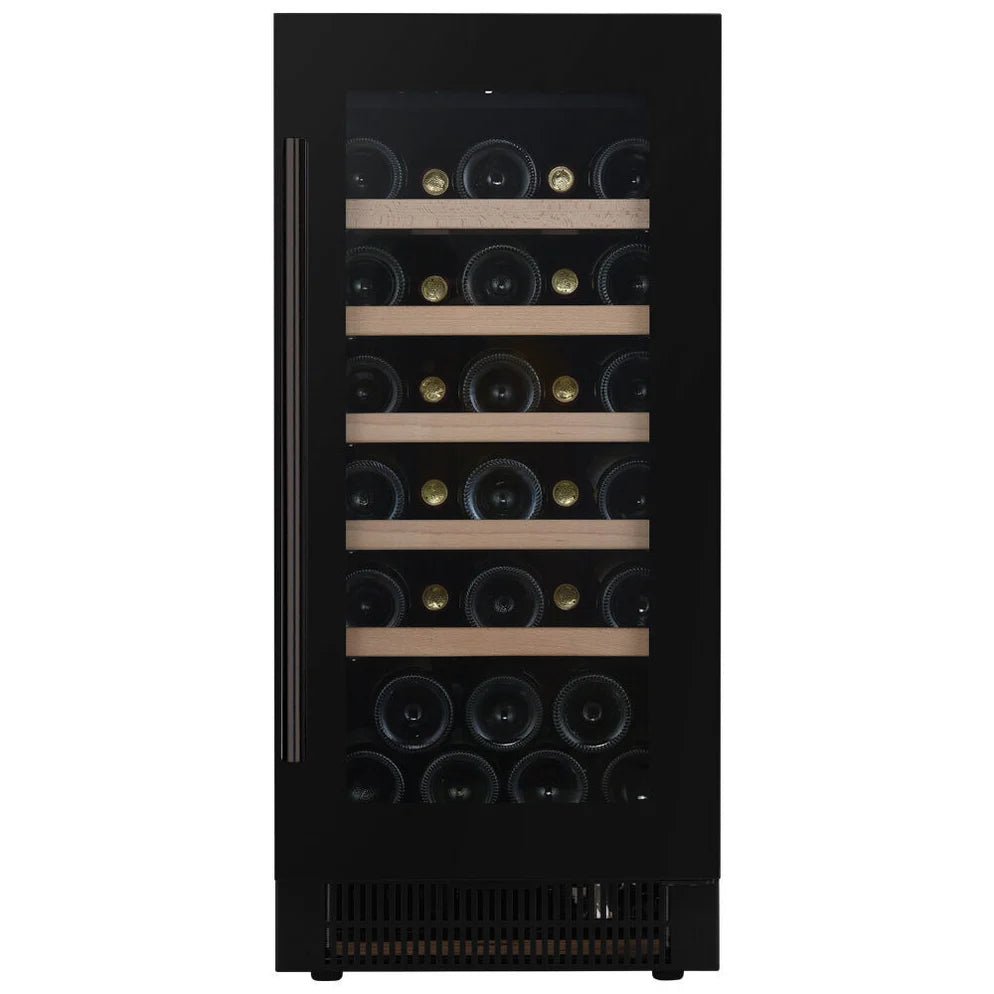 wijnkoelkast in zwart, matzwart, rvs/zilver of eigen gekozen RAL kleur. Combineert elegantie met functionaliteit. Geschikt voor 32 flessen en wordt verlicht met multi-LED verlichting.