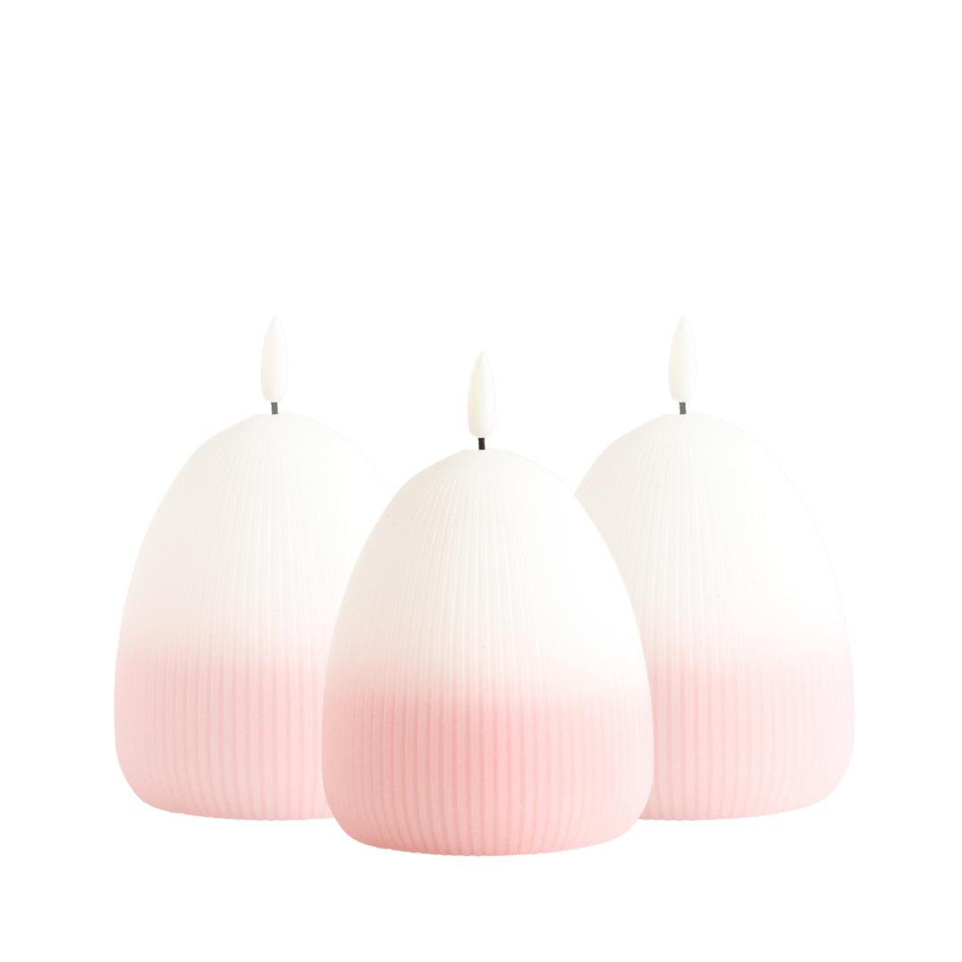 Drie stijlvolle led kaarsen. De buitenzijde is vervaardigd uit echte wax en zorgt voor een realistische uitstraling.