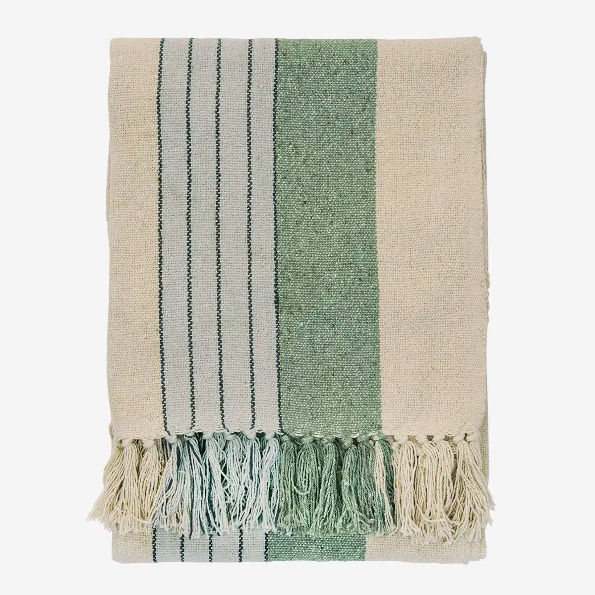 Deze groen beige plaid is handgeweven en gemaakt van gerecycled materiaal