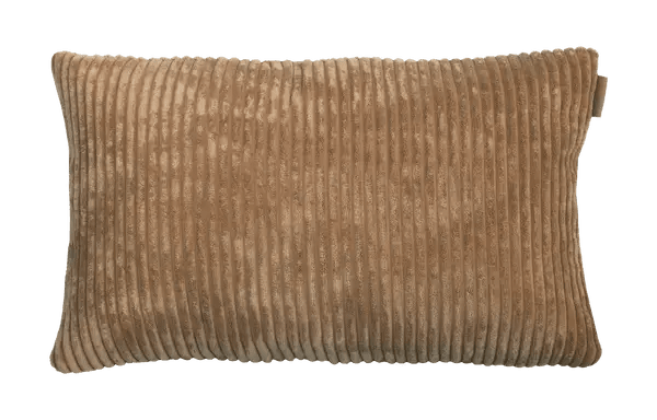 Langwerpig sierkussen van camelkleurige grove ribstof met brede verticale ribbels.