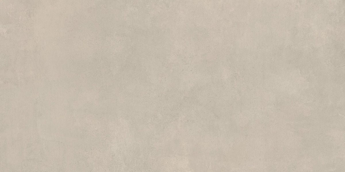 Beige vloertegel met betonlook en een egaal, mat oppervlak.