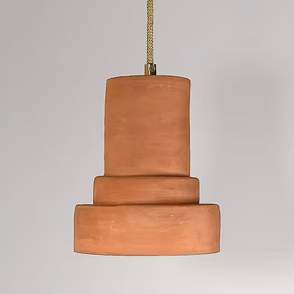 De geometrische vorm geeft de lamp een eigentijds karakter en zorgt voor een zachte en uitnodigende uitstraling. Handgemaakt door Great by Greet.