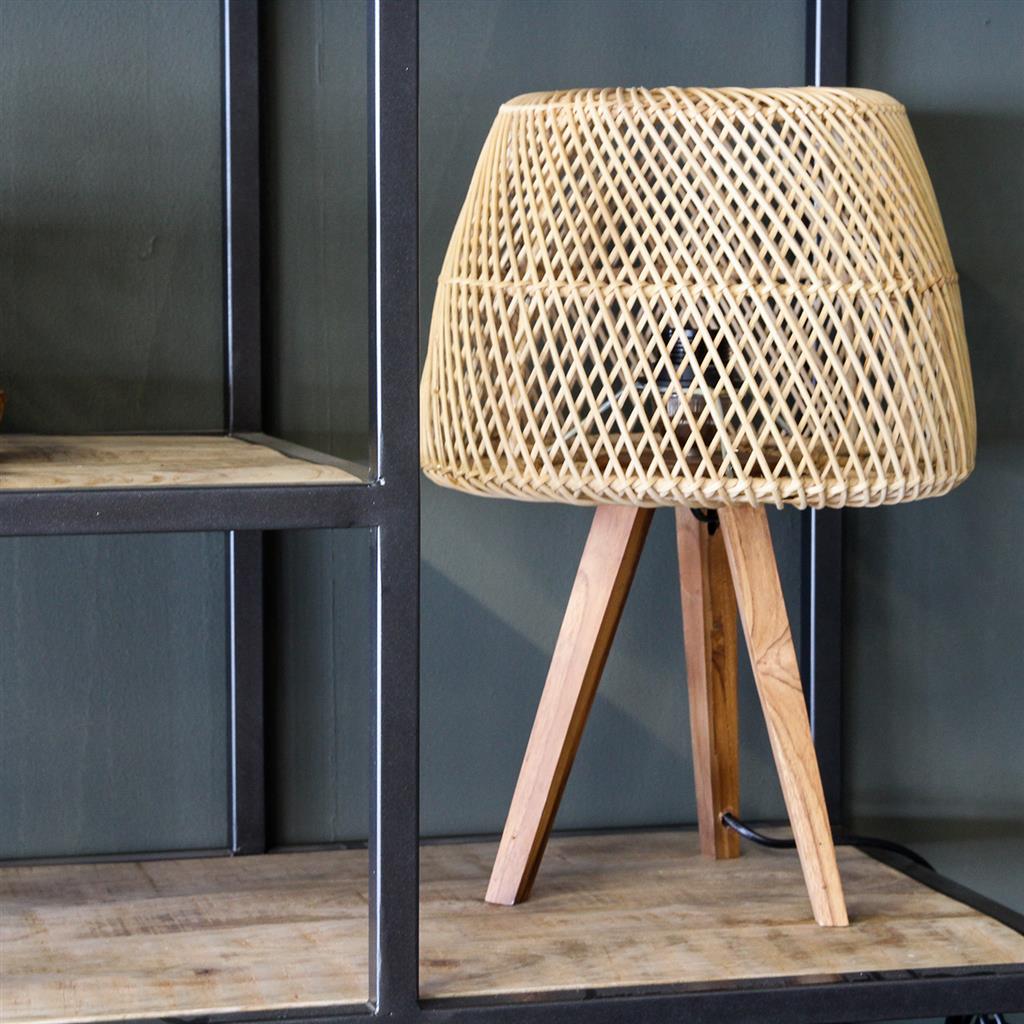 Maze rotan tafellamp op houten driepoot 42 cm hoog