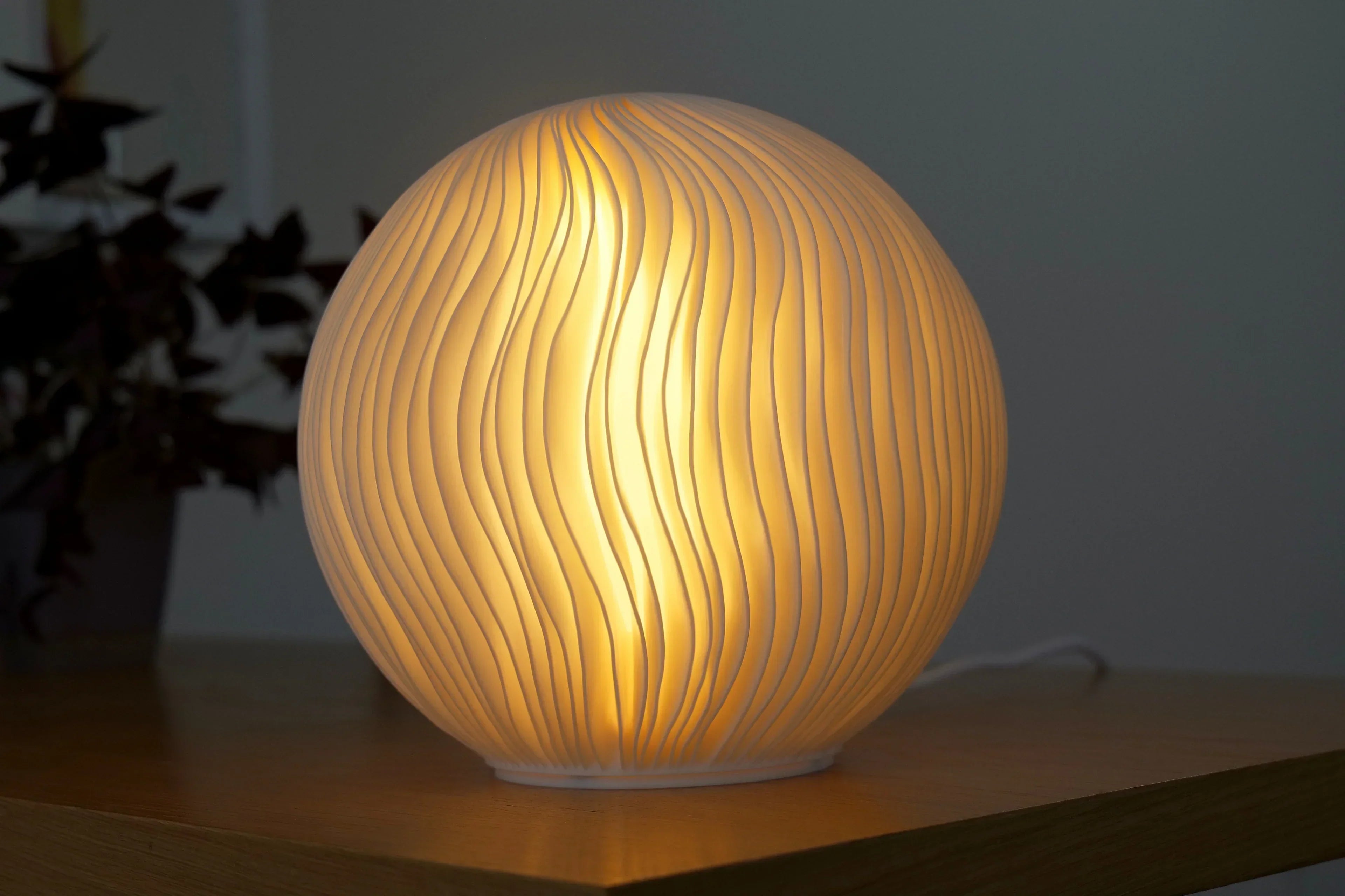 O5 Wind Sculpted Lamp