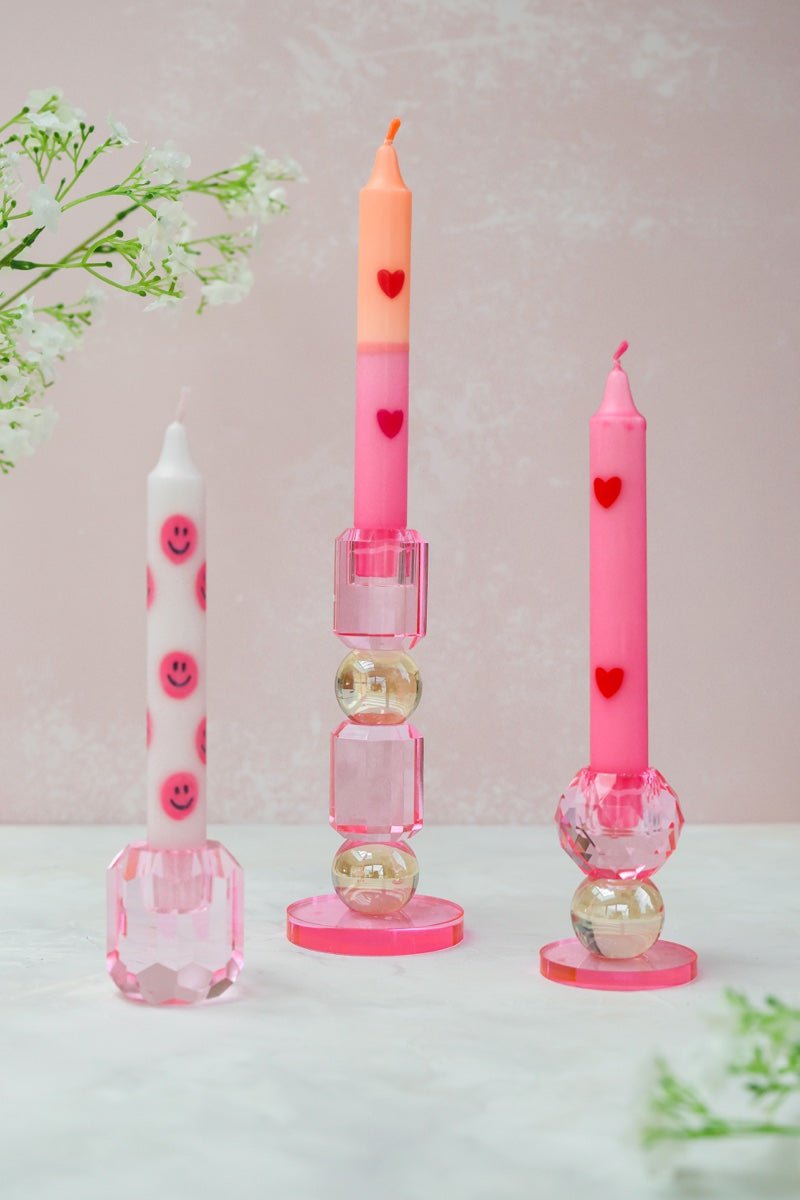 Met zachte kleurverloop van perzik naar roze, gecombineerd met subtiele rode hartjes.