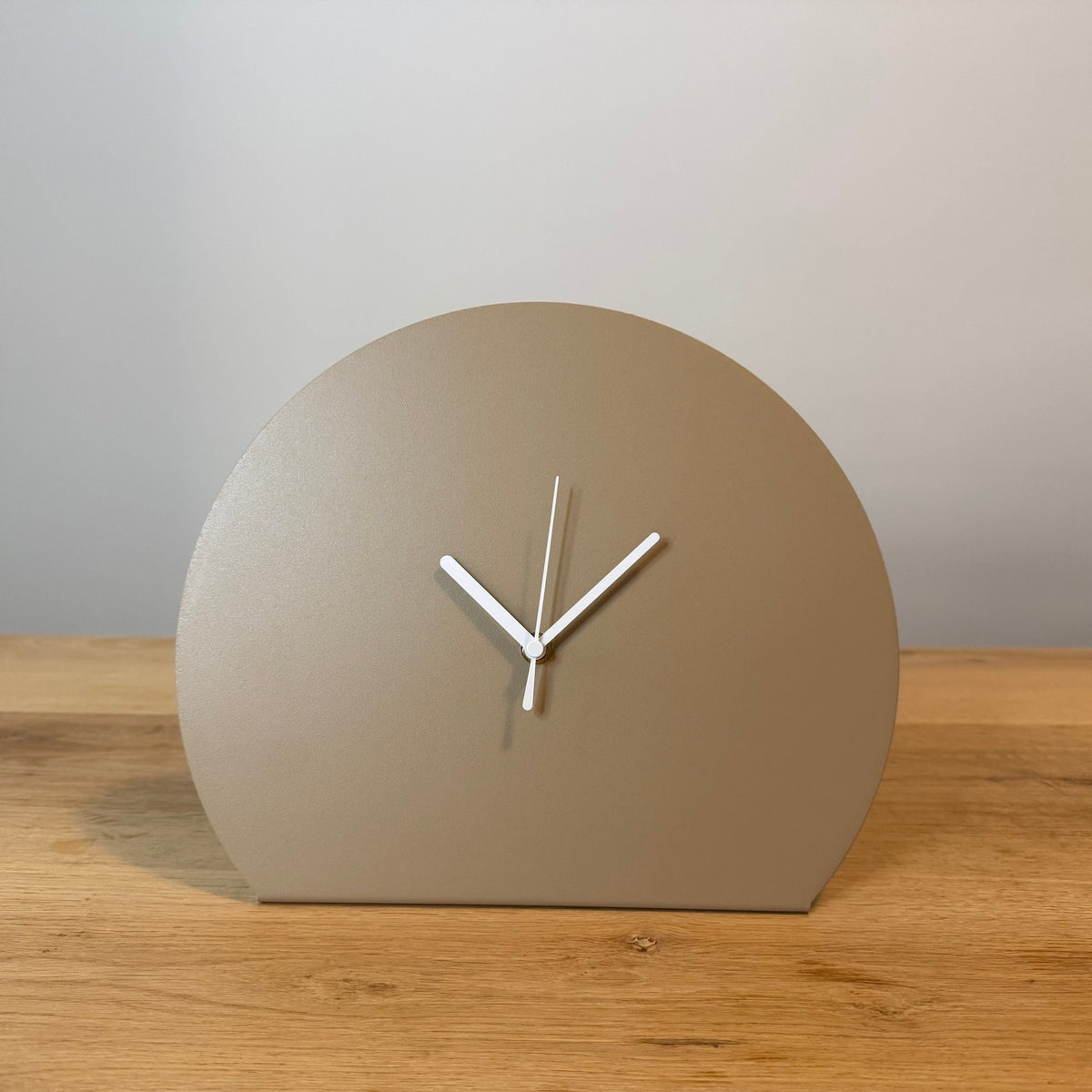 Drift stalen tafelklok 30x25 cm