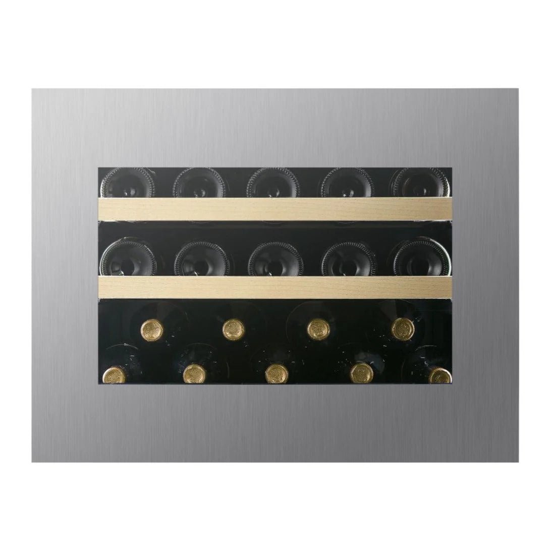 Zwarte design wijnkoelkast voor inbouw of onderbouw met wifi, push2open en massief beukenhouten leggers. 