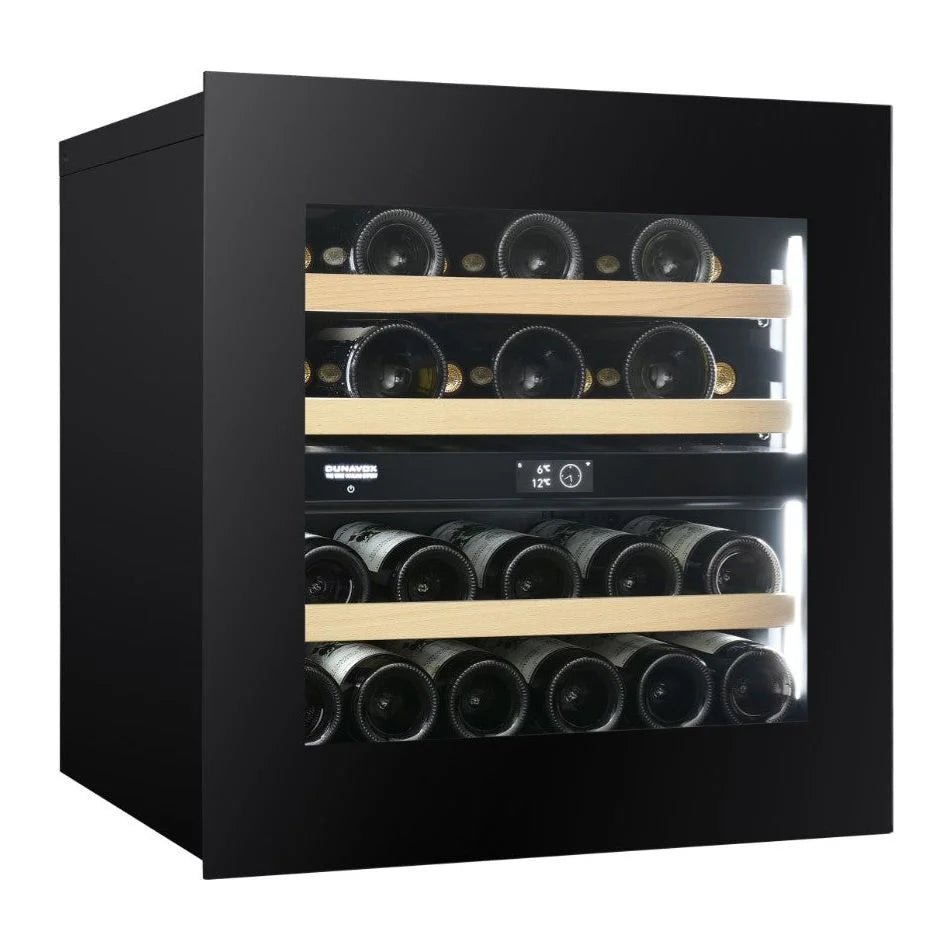 Zwarte wijnklimaatkast met push-to-open technologie en twee koelzones. Met touchscreen en geschikt voor champagneflessen. 