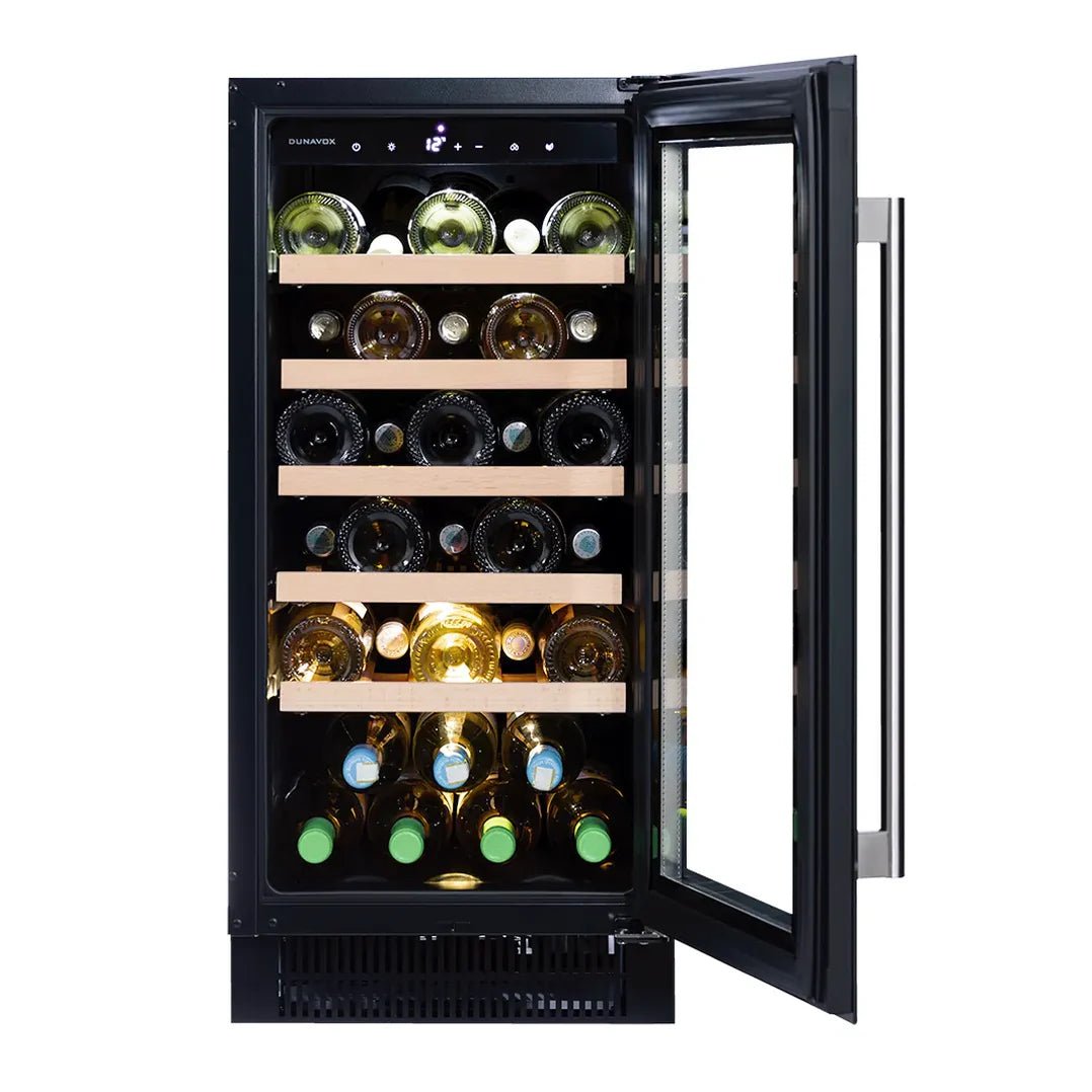 wijnkoelkast in zwart, matzwart, rvs/zilver of eigen gekozen RAL kleur. Combineert elegantie met functionaliteit. Geschikt voor 32 flessen en wordt verlicht met multi-LED verlichting.