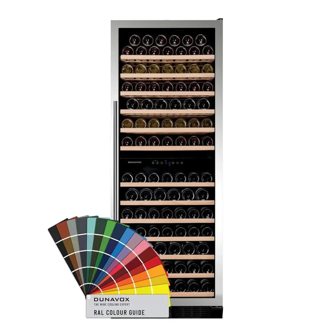 Wijnklimaatkast met royale opslagcapaciteit met een strak design en geavanceerde koeltechniek. Beuken houten leggers en Multi led zijverlichting. 