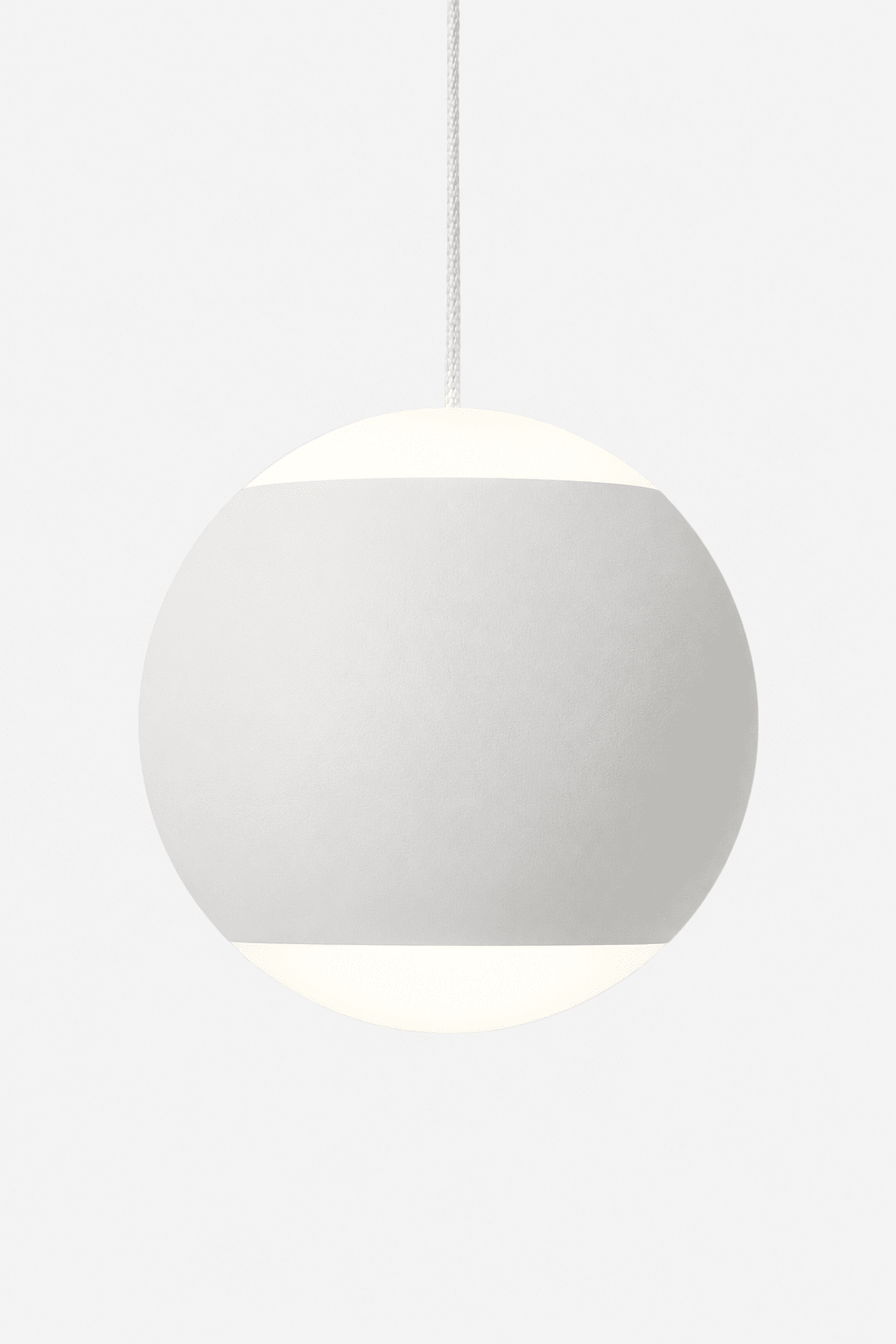 Witte ronde hanglamp die licht naar boven en naar beneden geeft.