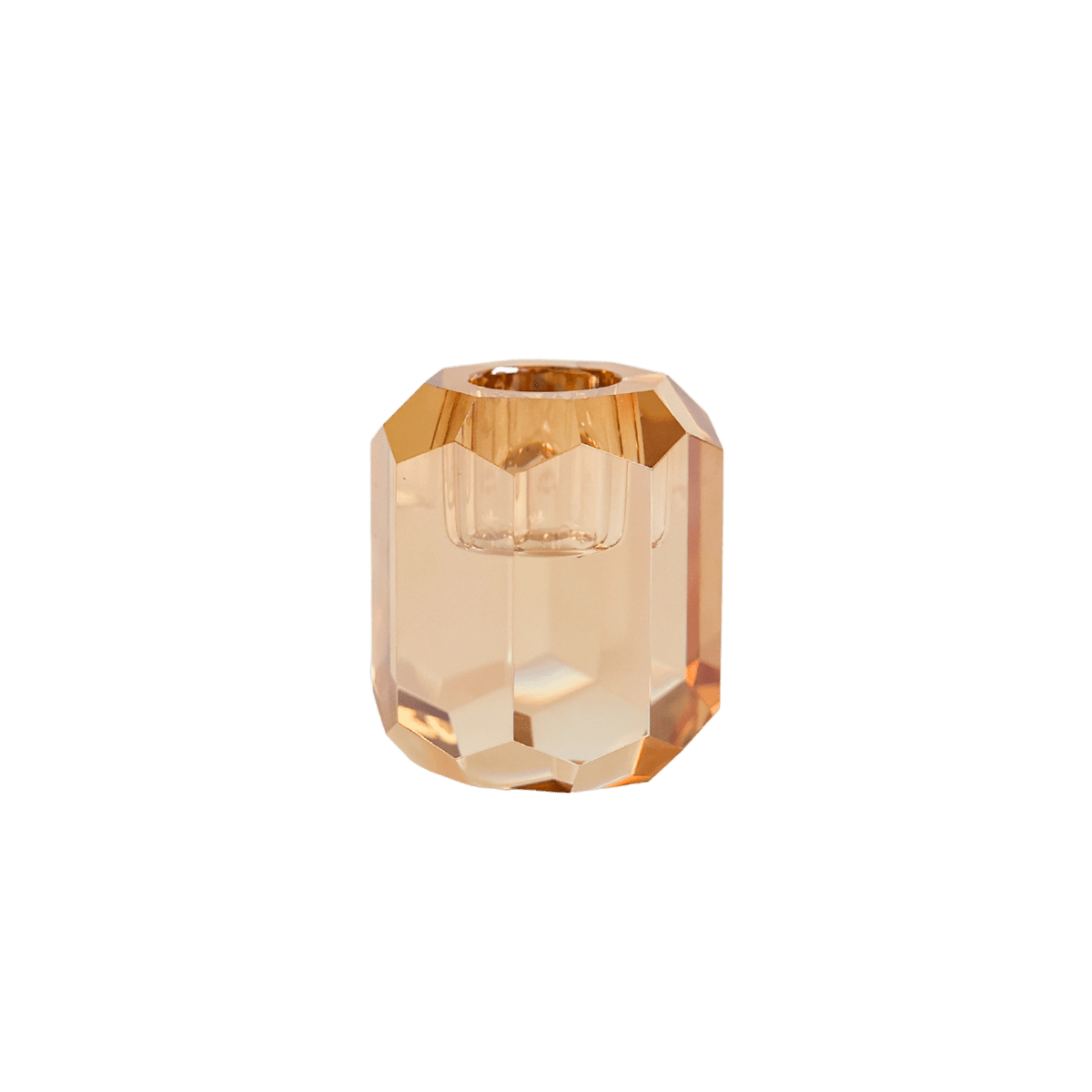  Het facetgeslepen glas vangt het licht op een subtiele manier en zorgt voor een elegante schittering op tafel. 