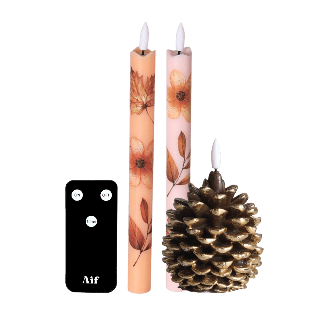 De set bestaat uit twee led dinerkaarsen met een sfeervol Wild Flower design en een bijpassende led dennenappel.