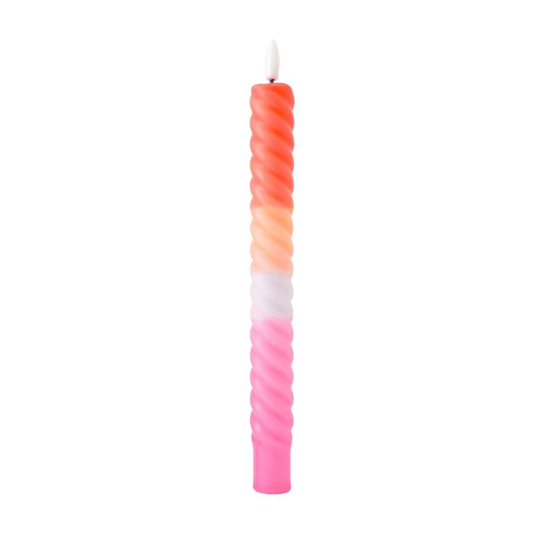 Het sierlijke swirl-design en het speelse kleurverloop van warm rood en oranje via wit naar zachtroze geven deze ledkaars een frisse, eigentijdse uitstraling