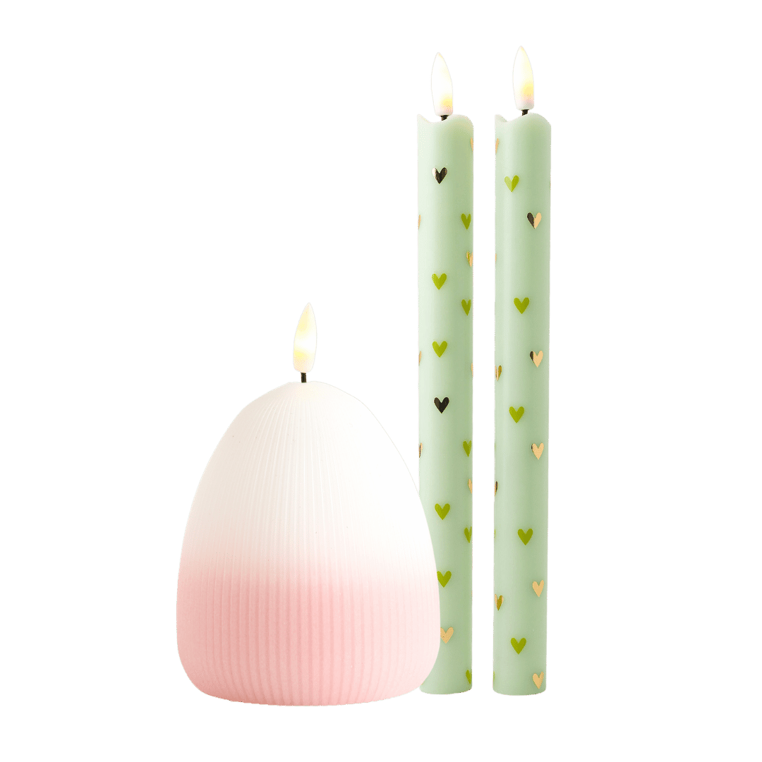 De ledkaarsen zijn gemaakt van echte wax en voorzien van een uitneembaar ledlichtje, waardoor ze nauwelijks van echte kaarsen te onderscheiden zijn.