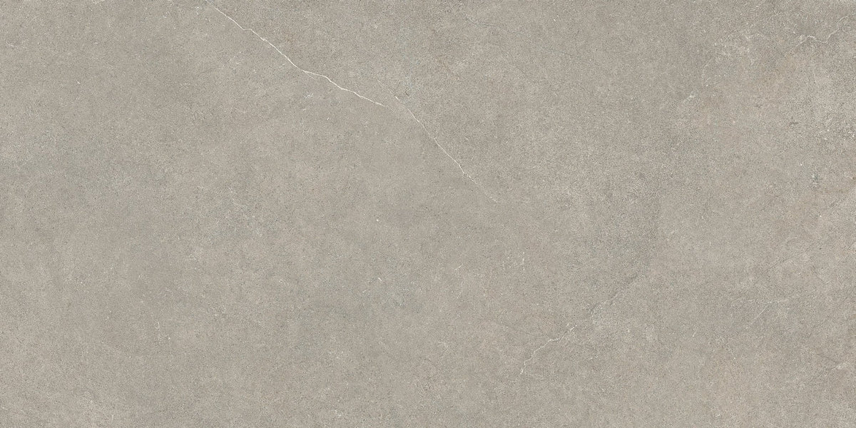Taupe kalksteenlook vloertegel met een fijne, zachte adering.